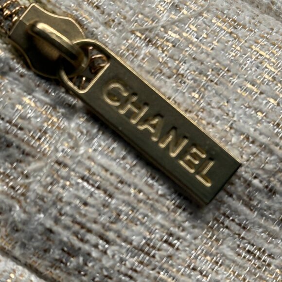 CHANEL Beauté Cosmetic Pouch – Ivory & Gold (GWP) - Picture 4 of 4